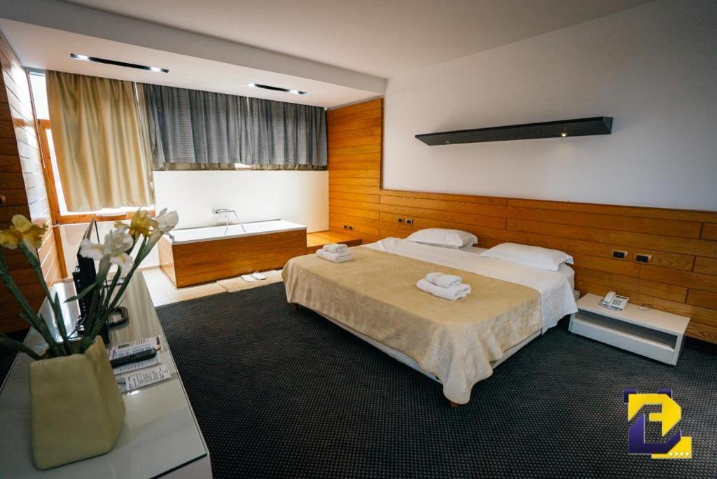 Hotel Bermon تيرانا المظهر الخارجي الصورة